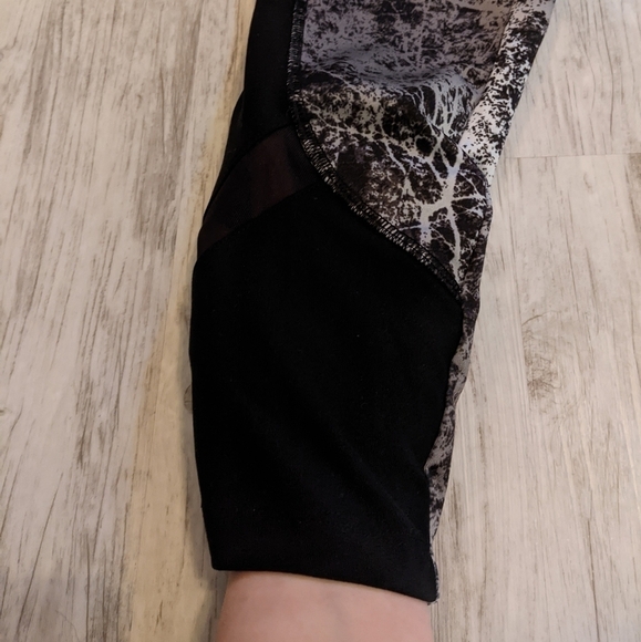 Like-New Set of Avia Marbled Gray Activewear Shorts and Leggings Size XS‎ and S - Picture 11 of 12